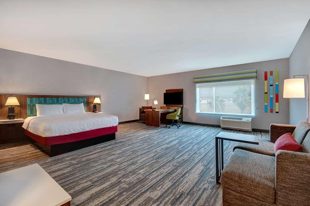 Hampton Inn & Suites Ontario 库卡蒙格牧场 客房 照片