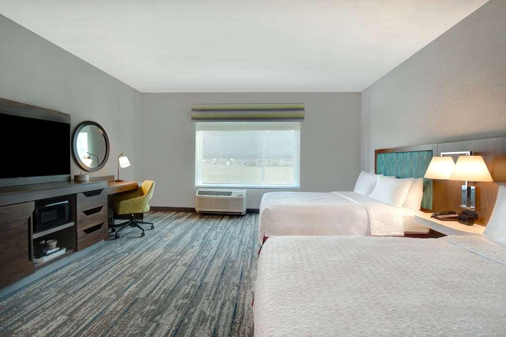 Hampton Inn & Suites Ontario 库卡蒙格牧场 客房 照片
